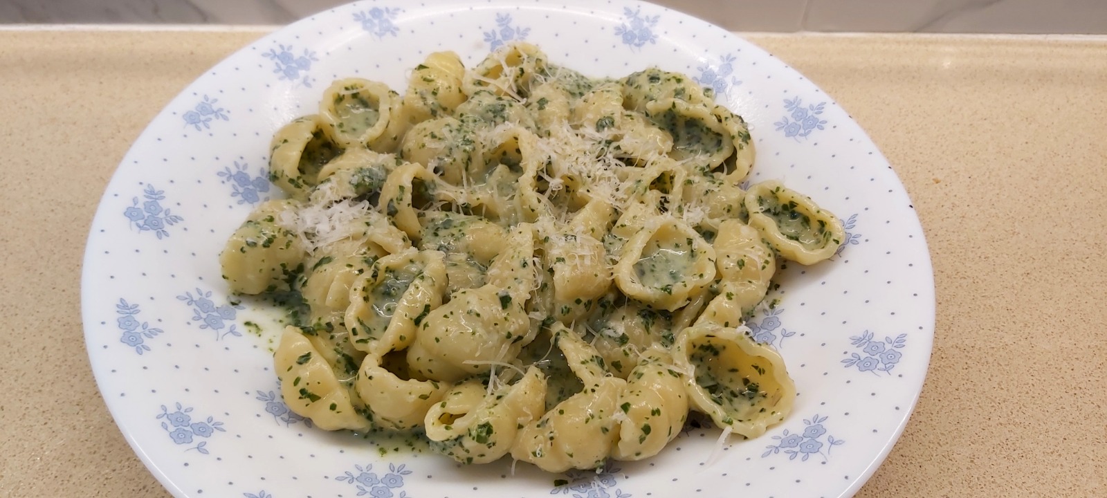 פסטה ברוטב שמנת מנגולד